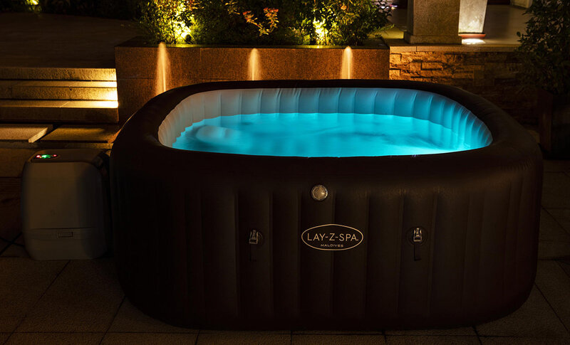 Lay-Z-Spa Maldives 's avonds | JacuzziGids.nl
